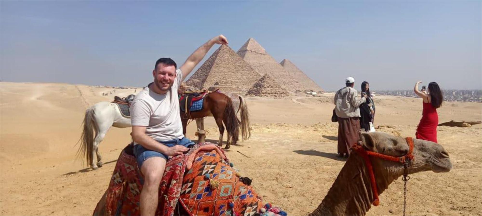 Pyramids Plateau View Bed & Breakfast
